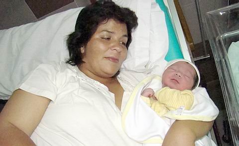 Francisco, en brazos de su mamá María Susana (Foto: María José Beccaria).