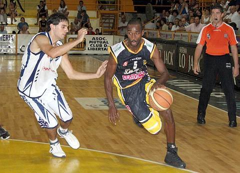 Libertad no tuvo una gran noche pero le alcanzó para superar a Ben Hur (Foto: Fernando Melchiori).