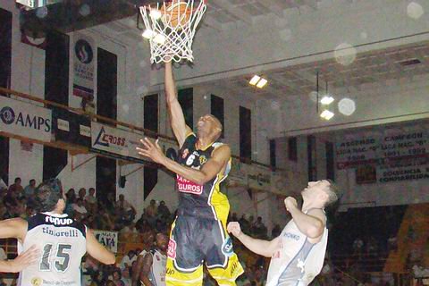 Osborne, autor de 28 puntos, fue indetenible para la defensa del Fantasma.