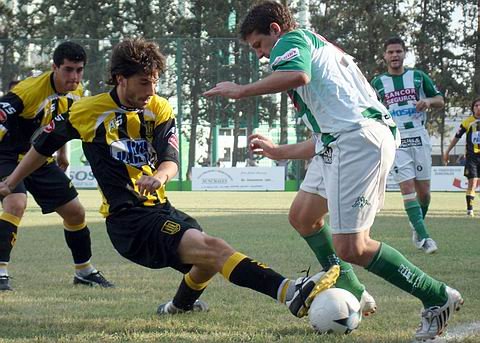 El recuerdo de octubre del año pasado. Allí, de local, Unión caía 1-2 con Santamarina (Archivo).
