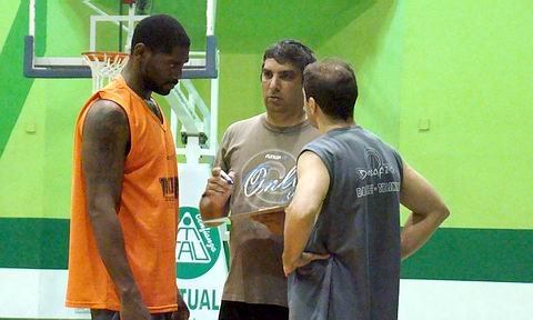 El entrenador albiverde, destacado en la temporada (Foto: María José Beccaria).