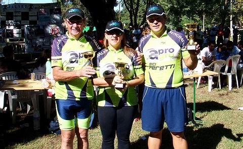 Los destacados, tras la premiación en Gálvez (Foto: Prensa Rural Bike).