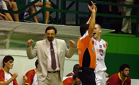 Festeja Maffei, su equipo ya consiguió el punto que venían a buscar y ahora van por más.