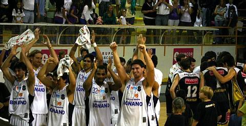 Peñarol va ahora por Atenas (Foto: Diego Rosso).