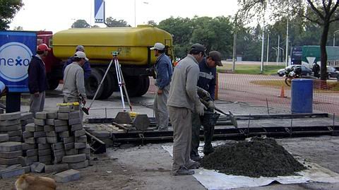 Los empleados municipales, en plena labor (Foto: Prensa municipalidad).
