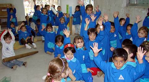 Los pequeños de la sala de cuatro y cinco años, en el Jardín San Carlos del barrio 9 de Julio.