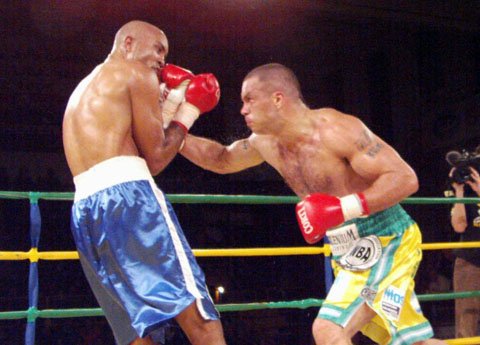 Garay y Campillo en pleno combate (Foto: Alejandro Martino).