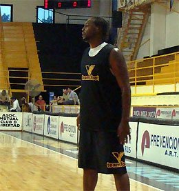 Cleotis Brown, otra vez en El Hogar de los Tigres (Foto: Prensa Libertad).