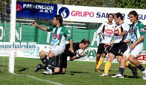 Cinturión tuvo algunas chances pero careció de eficacia.