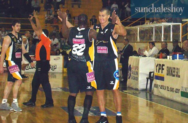 Los Tigres arrancaron firmes de local ante un candidato.