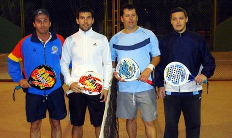 A la izquierda, la pareja ganadora de Sumatoria.