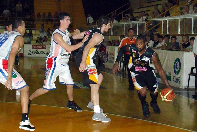 Cleotis Brown sumó 11 puntos y fue uno de los goleadores.