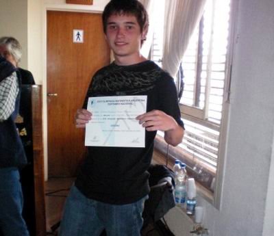 Federico, con el diploma que le entregaron.