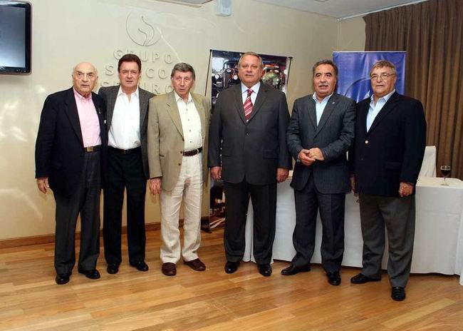 Froilán González, junto a González Rouco, Luis Landriscina y Néstor Abatidaga, entre otros.