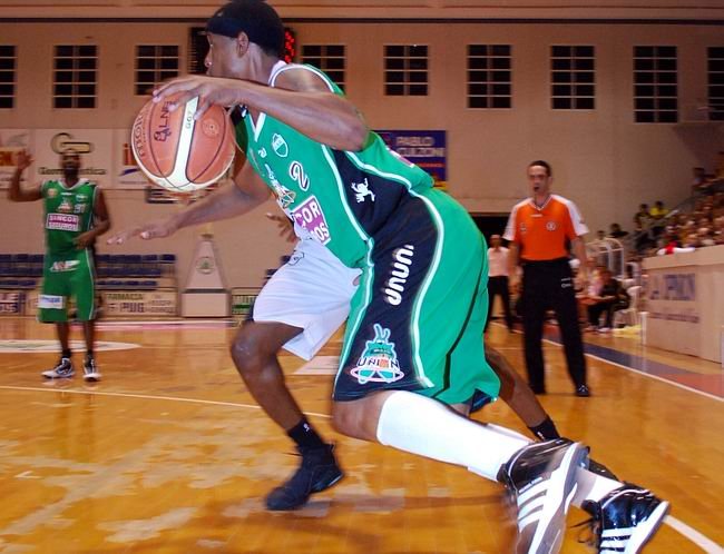 Los albiverdes mostraron su poder ofensivo ante los de Santiago (Foto: Alejandro Martino).