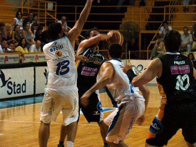 Ginóbili aportó 3 puntos y 3 asistencias en 33 minutos. Ginóbili aportó 3 puntos y 3 asistencias en 33 minutos.