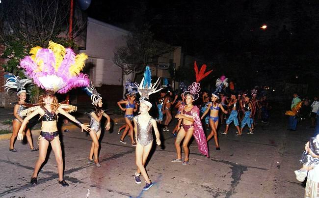 Los niños del barrio Sur se desplazaban por la avenida Independencia (Foto: familia Delmastro)