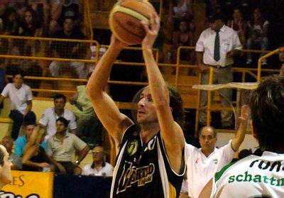 Ginobili seguirá conduciendo los ataques aurinegros (Foto: Archivo).