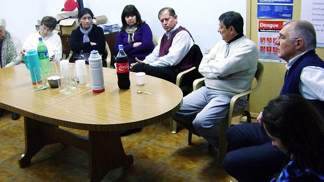 El Intendente reunido con los vecinos del barrio Centro (Foto: Prensa Municipalidad).