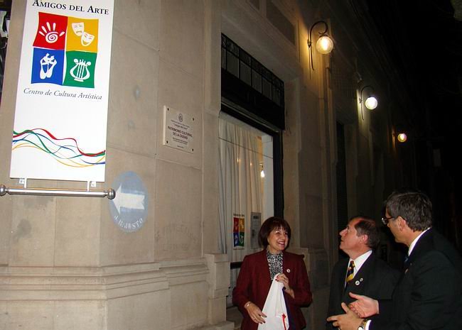 El descubrimiento de la placa que reconoce al edificio como parte de la historia local.