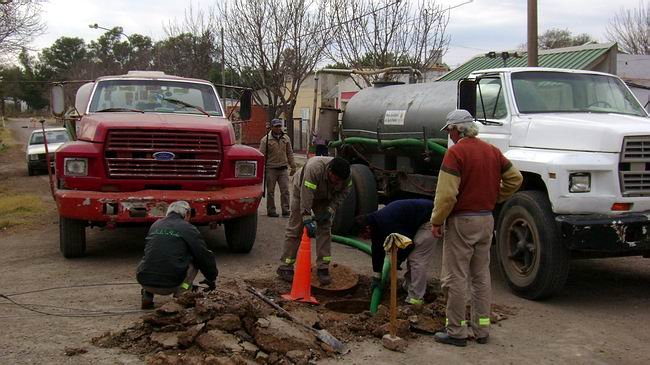 Los operarios municipales en plena labor (Foto: Prensa Municipalidad).