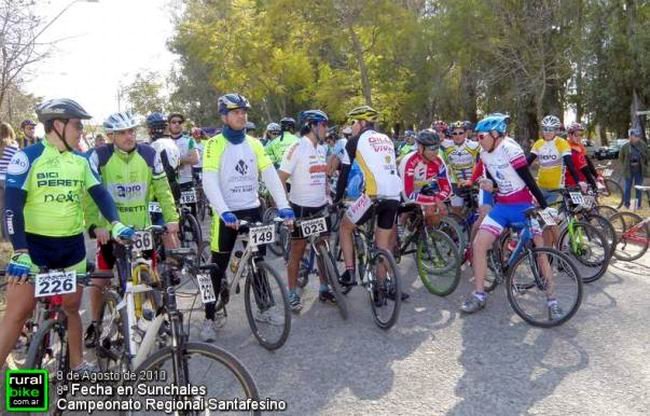 Los ciclistas, a punto de partir.