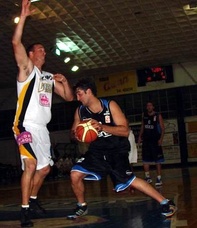 Porta defendiendo los colores de Alma Juniors, ante Libertad, en la Copa Argentina 2009 (Archivo).
