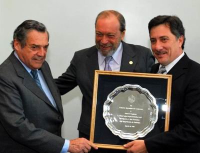 El momento de la entrega del premio (Foto: Prensa Grupo Sancor Seguros). El momento de la entrega del premio (Foto: Prensa Grupo Sancor Seguros).