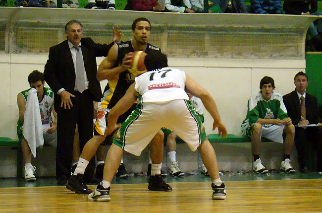La diferencia de la mitad inicial fue suficiente para definir el partido.