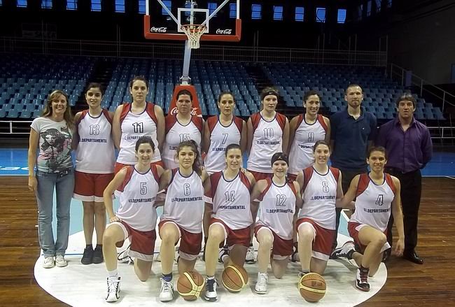El plantel posando en el Delmi de Salta.