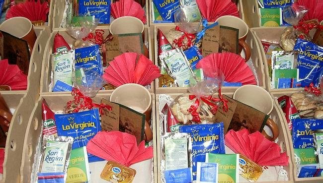 Los obsequios para cada mamá elaborados por los chicos de la cooperativa escolar.