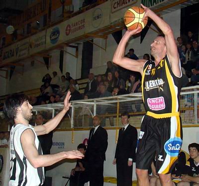 Ginóbili, fundamental en la conducción aurinegra.