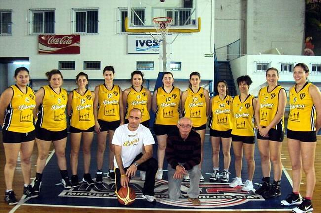Las chicas campeonas del básquet aurinegro (Foto: Prensa Libertad).