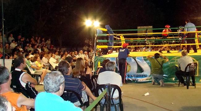 El playón de la vecinal volverá a recibir a pugilistas de la ciudad y zona (Archivo).