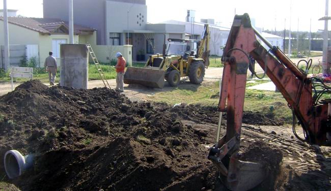 El municipio ya ejecutó varias cuadras de cloacas en lo que va del 2010  (Foto: Prensa Municipalidad).