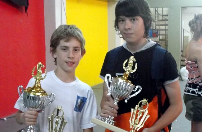 Franchesco Trinchieri y Román Girard, dos de los ganadores del Dominguito (Foto: Gentileza Marcela Colautti). Franchesco Trinchieri y Román Girard, dos de los ganadores del Dominguito (Foto: Gentileza Marcela Colautti).