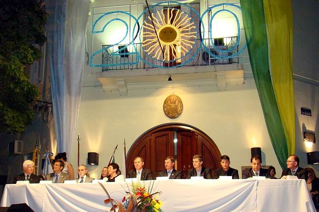 Las autoridades, listas para firmar el Hermanamiento.