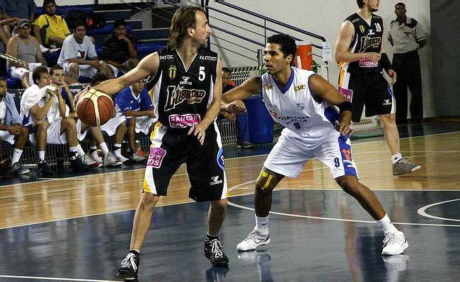 Ginóbili deberá conducir a Libertad al Final Six (Archivo Fiba Américas).