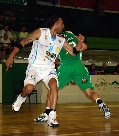 Milton Bell, inoxidable aunque ya no tan vigente. Milton Bell, inoxidable aunque ya no tan vigente.