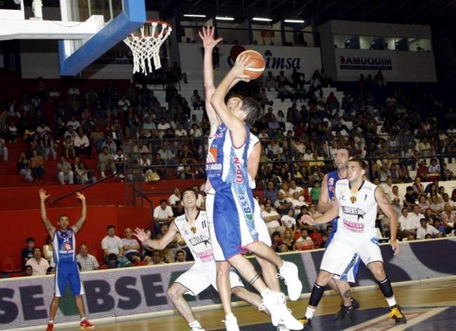 Jonatan Treise encara decidido el aro aurinegro (Foto: Nuevo Diario Web).