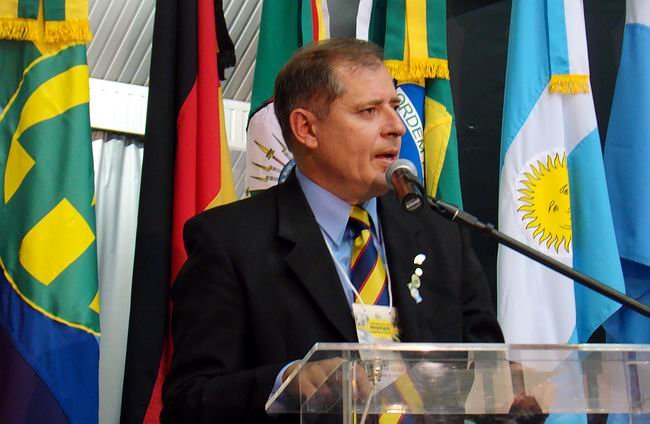 Trinchieri, disertando en Nova Petrópolis.