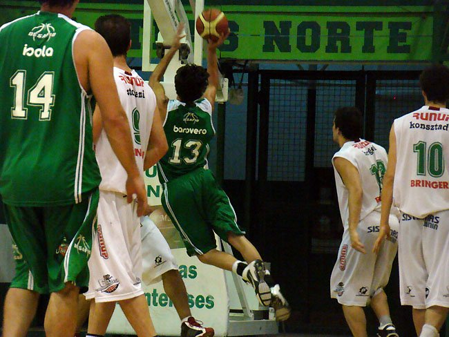 Unión no pudo mantener el invicto de local y cayó en el cierre del año.