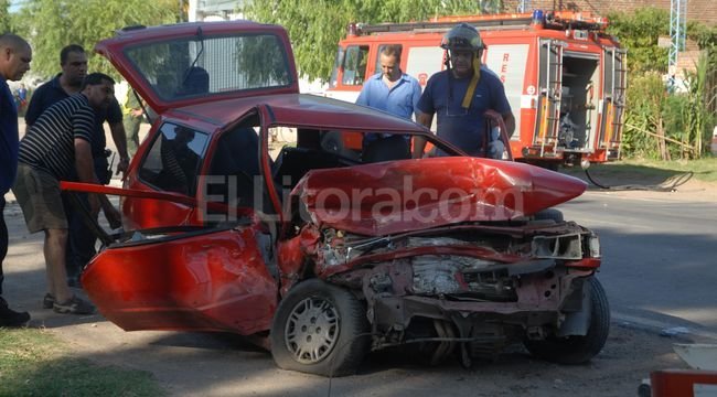 Así quedó el auto donde estaba Velázquez (Foto: El Litoral). Así quedó el auto donde estaba Velázquez (Foto: El Litoral).