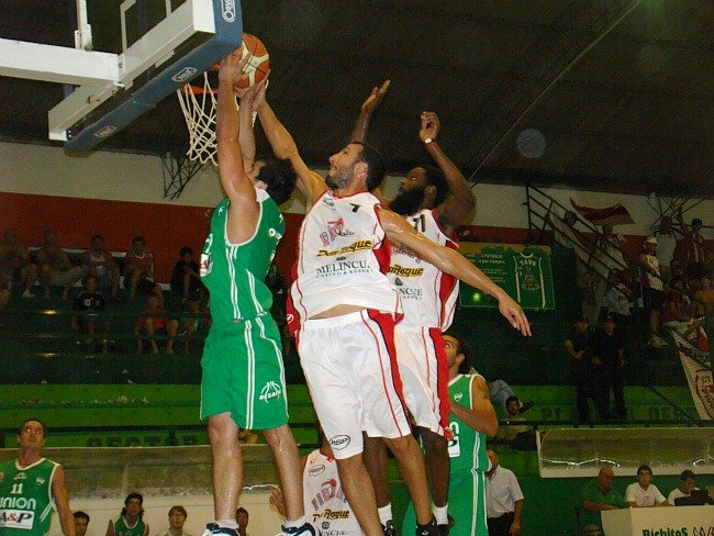 Unión luchó pero no pudo con un Firmat que fue más firme y contundente.