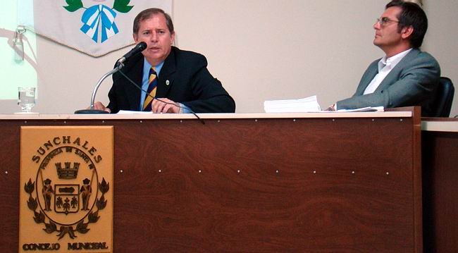 Apertura_Concejo2010_650 Trinchieri en el discurso de apertura del año pasado, con Bertoglio como Presidente del Cuerpo Deliberativo (Archivo).