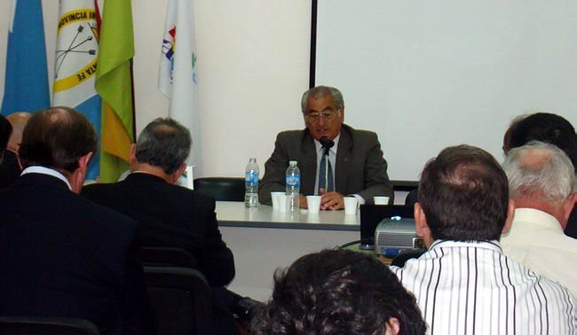 Luis Puig, Presidente FACC (Federación Argentina de Cooperativas de Crédito Ltda.) disertando.