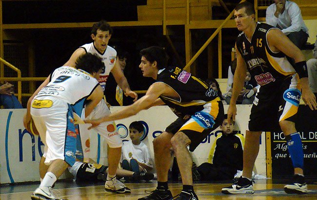 Los Tigres lucharon pero no pudieron doblegar a los cordobeses (Archivo).