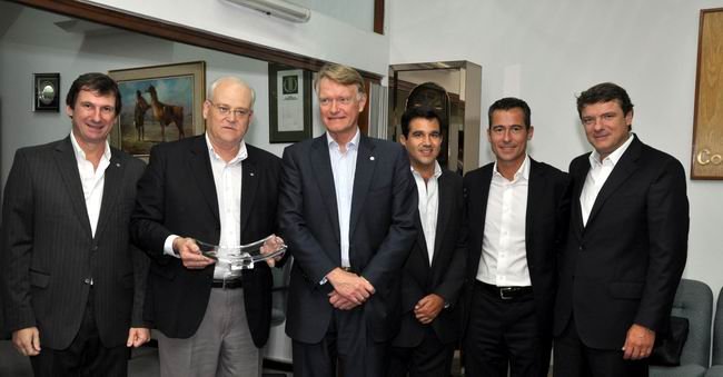 Los directivos de ambas empresas, en la Casa Central de SanCor (Foto: Prensa SanCor).