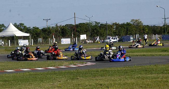 Motores en marcha (Prensa: Karting del Litoral 4t).