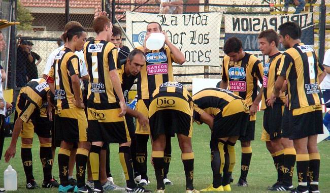 El aurinegro, sin presiones, sigue en lo más alto de la tabla.